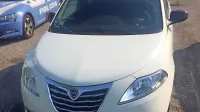 Prekaljeni goljufi so se na “delo” v Trst pripeljali z lancio y bele 
barve.