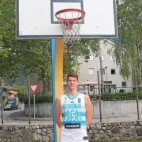 Klemen Smrekar se je s košarko spoznal  v Tolminu.