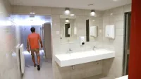 Dijake in študente bodo jeseni pričakale obnovljene kopalnice.