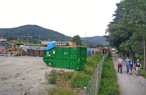 Območje  Komunale je degradirano. Zdaj so na mizi deje, da bi tam 
gradili stanovanjsko poslovni kompleks, podjetje pa  preselili. 