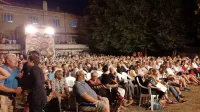  Letni kino Arrigoni je bil v sredo zvečer poln tistih, ki so prišli po 
svojo porcijo spominov in nostalgije.
