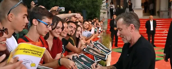 Igralec Tim Roth (levo) je bil osrednji zvezdnik in nagrajenec letošnjega sarajevskega filmskega festivala.