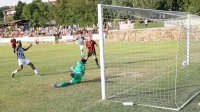 Matthias Oyewusi (levo, v črno-belem dresu) je bil kljub zgrešeni 
enajstmetrovki eden od junakov biljenske zmage v Vipolžah.  