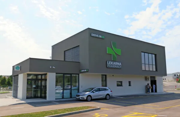Po jutrišnji otvoritvi bo v Sežani začela delovati druga lekarna in 
hkrati druga drive in lekarna v Sloveniji.