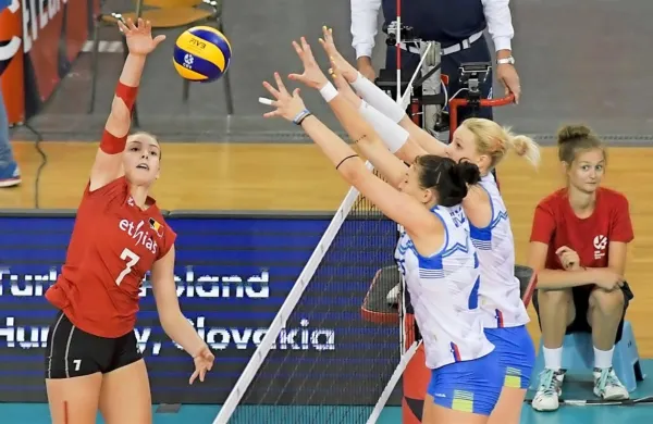 Slovenska povezava servisa  in bloka, v katerem bosta pomembni 
vlogi imeli obe Primorki Tina Grudina in Eva Mori, bo ključnega 
pomena za jutrišnji uspeh nad Ukrajino.