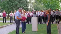 Župan David Škabar je včeraj skupaj z Alenko Saksida in Majdo 
Pavlin odkril kip Leandru Peganu.