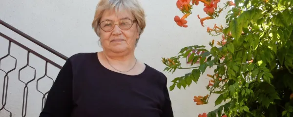 Jasna Majda Peršolja, vneta poslušalka in zbirateljica kraških 
pravc 
