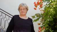 Jasna Majda Peršolja, vneta poslušalka in zbirateljica kraških 
pravc 