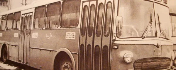 Na enem od blokov v študentskem naselju v Ljubljani je bil grafit: 
“Kva šibaš, trola je že šla.”