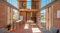 Frida Escobedo, Taller de Arquitectura sta zasnovala hišo iz 
zidakov z zaobljeno streho.