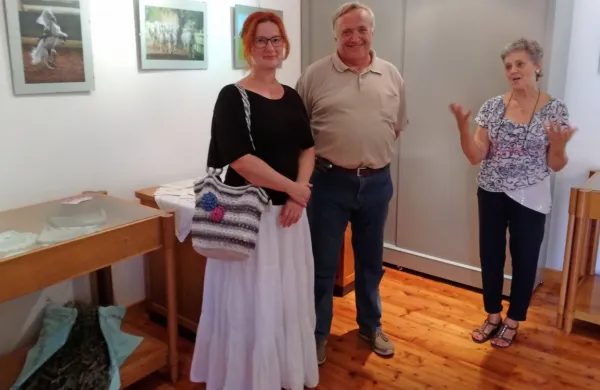  Za oba ljubiteljska umetnika (na fotografiji levo)  razstava v Banih, ki sta jo odprli predsednica in 
podpredsednica tamkajšnjega Kulturnega društva  Grad Neva Husu (desno) in Norma Krizmančič, ni  prva.
