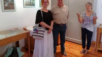  Za oba ljubiteljska umetnika (na fotografiji levo)  razstava v Banih, ki sta jo odprli predsednica in 
podpredsednica tamkajšnjega Kulturnega društva  Grad Neva Husu (desno) in Norma Krizmančič, ni  prva.
