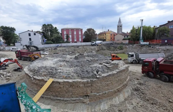 Pred rušenjem in odstranitvijo cisterne bodo strokovnjaki    izdelali tehnične načrte zbiralnika in digitalno trirazsežnostno rekonstrukcijo.