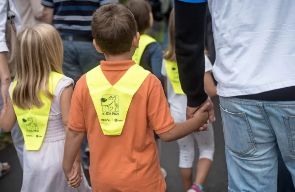 Vedno več  delodajalcev  se zaveda pomena prvega šolskega dne in 
staršem priznajo  dodaten dan plačanega dopusta za spremstvo 
prvošolca.  