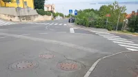 Ob stičišču ulic Dolga Reber in Krožna cesta v Žusterni so odkrili 
nekaj hiš (na desni strani ceste), kjer  so svoje fekalne priključke  
nezakonito priklopili  na javni sistem meteornih voda.