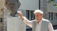 Čeprav se je Aleksander Peršolja že pred več leti z Vilenice 
umaknil, jo vsa leta budno spremlja. Ob letošnjem dogajanju je 
začutil potrebo, da javnost opozori na nevarnost, ki ji grozi. 
