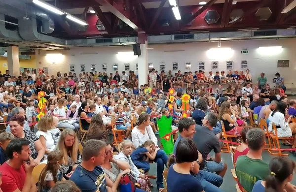 Šolski center bo letos obiskovalo 753 predšolskih otrok, osnovnošolcev in dijakov.