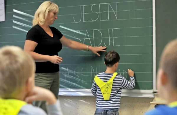 Avgusta so delodajalci iskali največ učiteljev in vzgojiteljev, ta 
mesec je tako pričakovati večje število zaposlitev predvsem  pri 
delodajalcih s področja izobraževanja. 