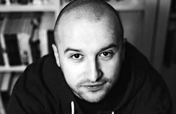 Pisateljsko nagrado Srednjeevropske pobude letos prejme Ivan 
Šopov iz Severne Makedonije, leta 1987 rojen v Skopju.