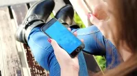 Po Samsungovi si bodo v prihodnjih tednih sledile še predstavitve 
najnovejših pametnih telefonov znamk Apple, Huawei in Google. 
Zaradi ameriških sankcij bo evropski trg  za Huawei najbrž trd 
oreh.