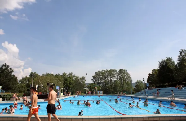 Letno kopališče je do konca avgusta  obiskalo skoraj 25.000 
obiskovalcev. 