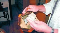 Izmaknila sta tudi stare bankovce, kovance in zbirateljske znamke.
