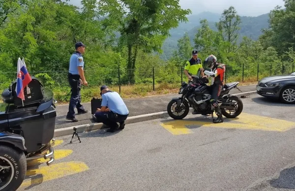 Policisti so v četrtek poostreno nadzirali motoriste.