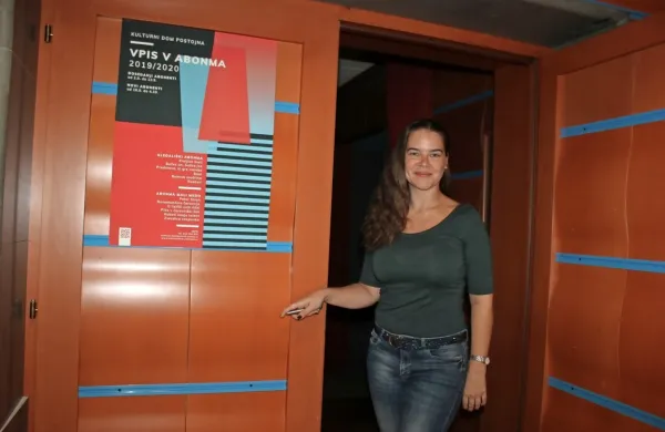Katja Jordan vabi k vpisu v gledališka abonmaja za odrasle in 
otroke, ki ju sestavlja po šest predstav. 