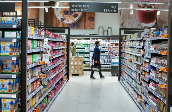 Zaradi tehnične napake Mercatorja morajo kupci, imetniki kartice 
Pika, tokrat  sami poravnati obveznosti, čeprav imajo pri bankah za 
ta namen urejeno plačilo prek  trajnika.