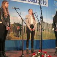 Mlade sestre Kobal iz Ustja so razveselile s petjem in z zanimanjem 
za ljudsko pesem. 