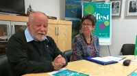 Minister Peter J. Česnik in predsednica Zveze slovenskih kulturnih 
društev Živka Persi.