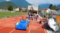 Izvajalec atletsko stezo sanira na svoje stroške v okviru garancije.