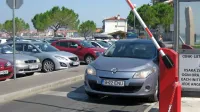 Zapornica, skozi katero v mesto vstopajo tisti, ki imajo parkirne 
abonmaje in tisti, ki jih nimajo. 