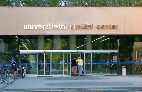 Sara Mikuž  zaradi strokovne napake toži UKC Ljubljana za več kot 
pol milijona evrov.
