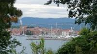 V svetniških klubih, ki so ostali zunaj županove koalicije,  listah Mef 
in Izolani, Izola prihodnosti ter strankah  Levica in  SDS,  so 
prepričani, da je  Izola dobila    prej  interesno združenje  kot pravo 
koalicijo.