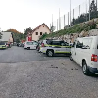 V sredo in včeraj je v obsežni iskalni akciji gobarja iz Krmina na Vojskem iskalo približno 55 
pripadnikov različnih služb.
