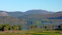  Ocenjevalca iz centra za svetovno dediščino te dni preučujeta nominacijo Klasičnega krasa (na 
fotografiji je eno od pivških presihajočih jezer) za uvrstitev na Unescov seznam. 