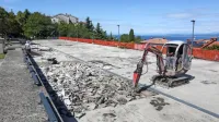 Obnavljajo garažno hišo na Bernetičevi ulici