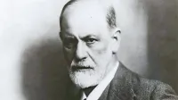 Sigmund Freud je s svojo teorijo, po kateri    človeka večinoma  
vodijo  nagoni, potlačene vsebine in skrivne želje,  močno spremenil    predstavo o    človeku.