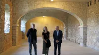 Župan Erik Modic, projektantka Tinkara Kodelja in direktor Franko 
Šabec tik pred začetkom del v viteški dvorani.
