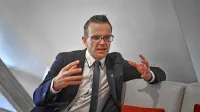 Dr. Matej Avbelj je prepričan, da je za dobro delovanje družbe 
potrebna tudi etična drža. 