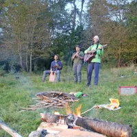 “Vse, kar sem izklesala, sem ti dala. Sedaj pripravljena, da se v 
tvoje življenje stopim,” poje kantavtor Klemen Nagode (na fotografiji spredaj).