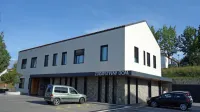 Tudi ambulanta splošne medicine na Dobrovem je preobremenjena, zato se s klicanjem prek telefona lahko izgublja čas. 