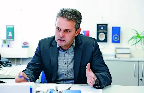Vodja sektorja kriminalistične policije Policijske uprave Nova 
Gorica Marino Pangos.