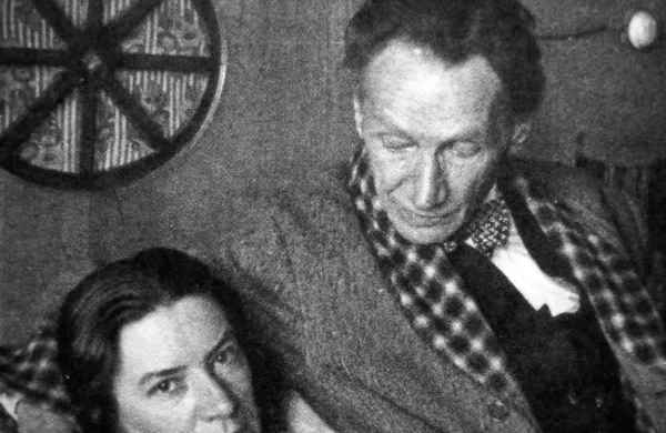 Fotografija iz družinskega albuma: pesnikova skrb za bolno ženo 
Ani, 1938