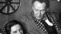 Fotografija iz družinskega albuma: pesnikova skrb za bolno ženo 
Ani, 1938