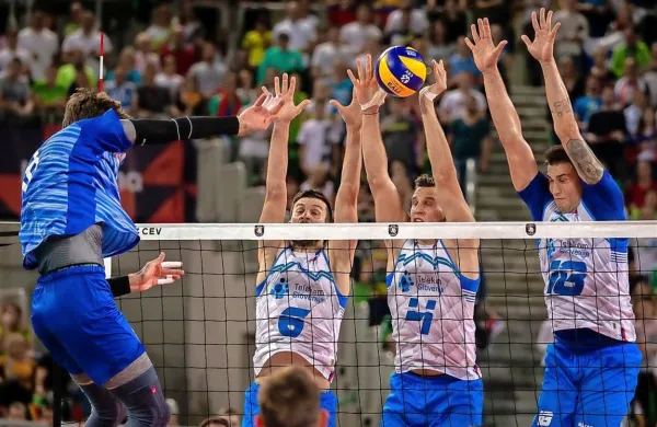 Rusi so tokrat spoznali  tudi slovenski blok: (z leve)  Mitja Gasparini, Jan Kozamernik in Klemen 
Čebulj.