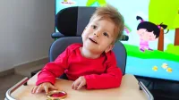 Kris je kljub težki bolezni vesel otrok, pravi njegova mamica Ana 
Jerak.