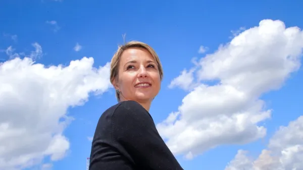Breda Biščak je nagrajena za prevod dela Johna Williamsa Avgust, 
ki je izšel lani pri Mladinski knjigi.