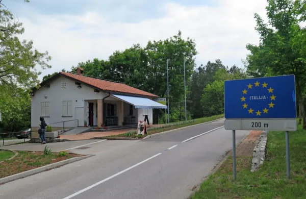 Goran Živec, novi lastnik stavbe na mejnem prehodu Gorjansko,
bo v njej razvijal turistično ponudbo Krasa.